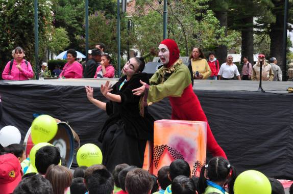 Teatro de rua em Cuenca, no Equador